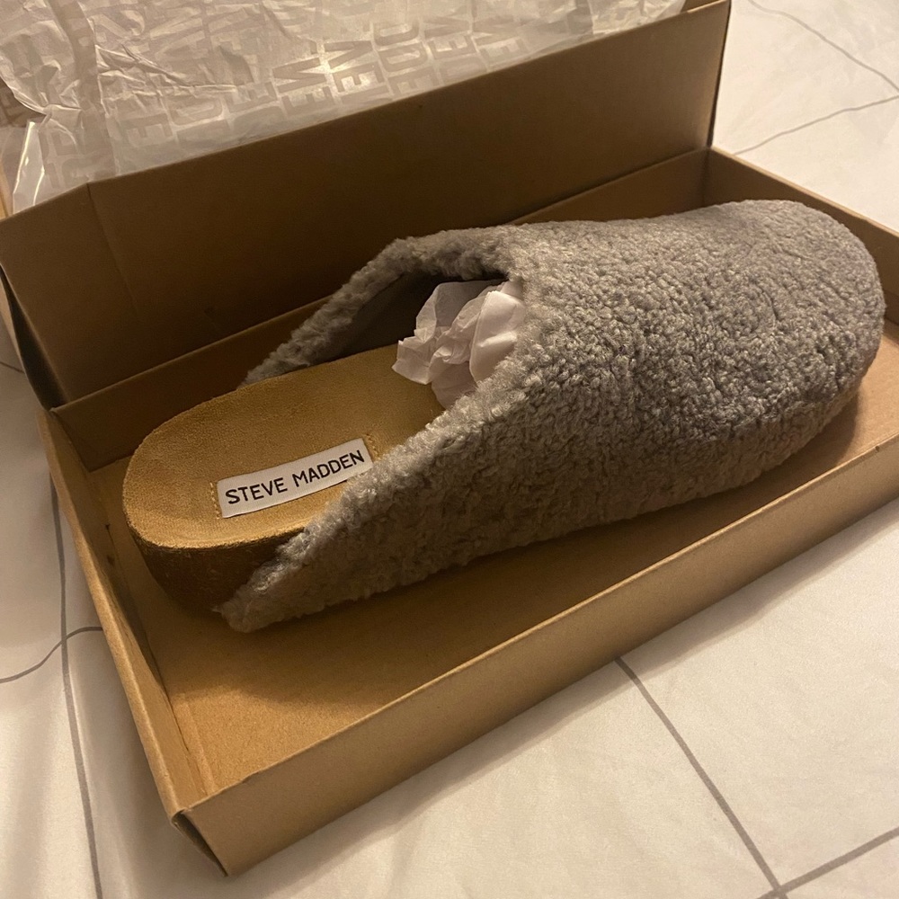 Brand New Steve Madden Sherpa Clogs